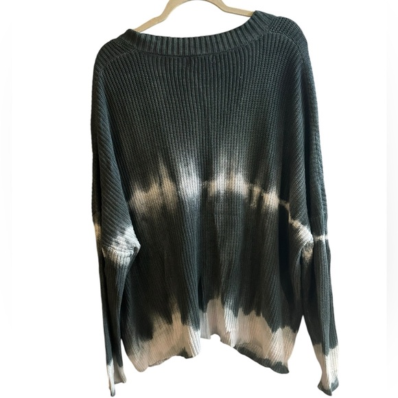 Amaryllis V-Neck Knit Sweater - Picture 4 of 4